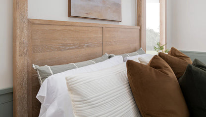 Ember Poster Queen Bed