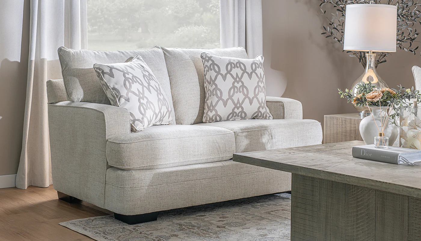 CHRISTI LOVESEAT