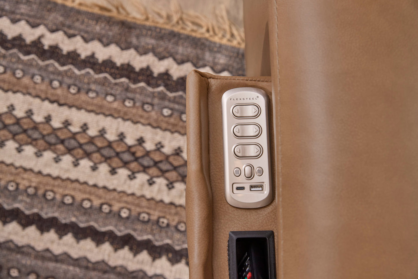 RILEY P5 BLONDE RECLINER